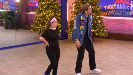 La villeurbannaise Mayane en visite surprise au château de la Star Academy