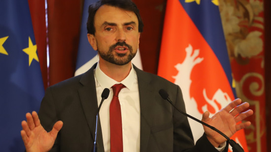 Malaise de Grégory Doucet : les voeux de rétablissement de certains adversaires, silence chez les écologistes