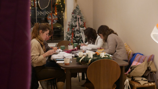 "Pour lâcher son téléphone" : une Lyonnaise ouvre un lieu pas comme les autres dédié aux ateliers créatifs "Pour lâcher son téléphone" : une Lyonnaise ouvre un lieu pas comme les autres dédié aux ateliers créatifs