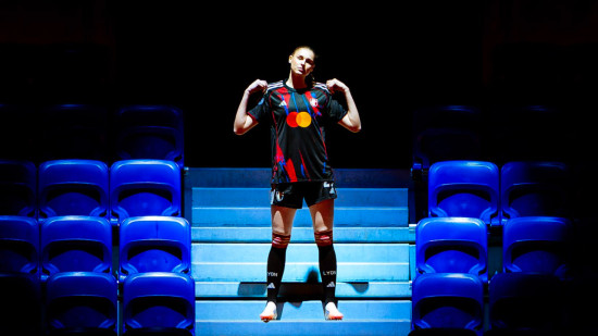 OL Lyonnes dévoile un maillot historique pour la suite de la Ligue des Champions OL Lyonnes dévoile un maillot historique pour la suite de la Ligue des Champions