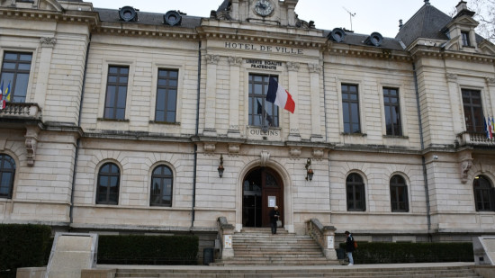 "Les Pierre-B&eacute;nitains oubli&eacute;s !" : la mairie d'Oullins tanc&eacute;e pour sa communication sur l'explosion &agrave; Elkem Silicones