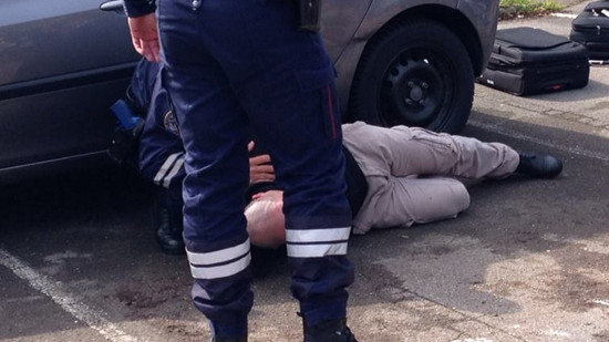 Pr&egrave;s de Lyon : la douane le pince avec 22 000 euros de drogue dans un sac