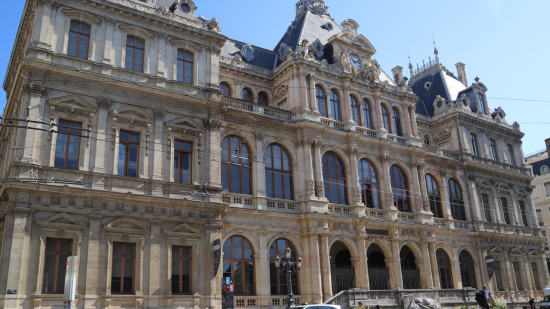 Arnaques sur les r&eacute;seaux sociaux : la CCI de Lyon alerte sur de faux comptes li&eacute;s &agrave; la cryptomonnaie