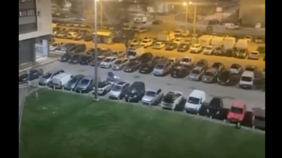 Sur un scooter, deux individus tirent &agrave; l'arme de guerre devant plusieurs points de deal &agrave; V&eacute;nissieux