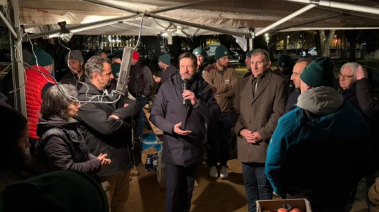 "C'est vous qui avez raison" : le pr&eacute;sident de la R&eacute;gion Auvergne-Rh&ocirc;ne-Alpes au contact des agriculteurs &agrave; Lyon