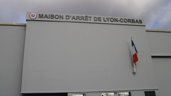 Juges et pr&eacute;f&egrave;te menac&eacute;s : un d&eacute;tenu de Lyon-Corbas condamn&eacute; apr&egrave;s des courriers qui font froid dans le dos