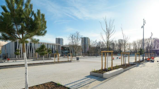 Vaulx-en-Velin : une place XXL de 5000 m2 transforme le Mas du Taureau