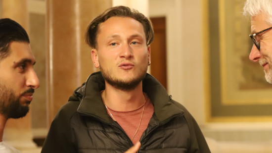 Accus&eacute; d'avoir particip&eacute; au lynchage de Quentin &agrave; Lyon, Jacques-Elie Favrot a &eacute;t&eacute; suspendu : l'assistant parlementaire de Rapha&euml;l Arnault persona non grata &agrave; l'Assembl&eacute;e nationale