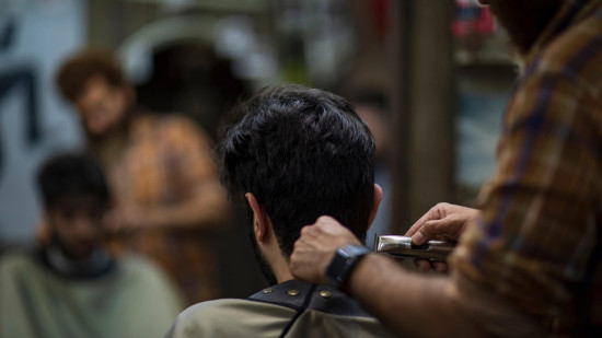Pr&egrave;s de Lyon : une coupe de cheveux en cours&hellip; puis l&rsquo;arriv&eacute;e des policiers va tout faire basculer