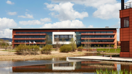 R&eacute;sultats 2025 : SEB frein&eacute; par les droits de douane, 2100 postes menac&eacute;s dans le monde