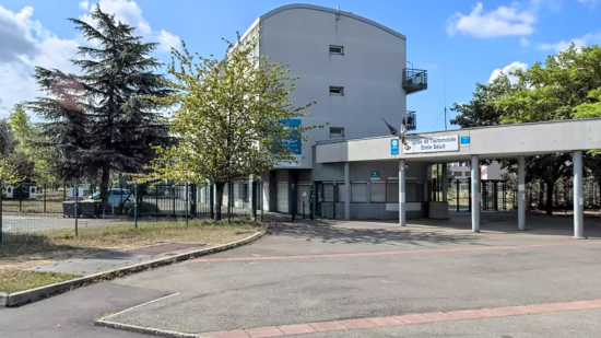 Lyc&eacute;en poignard&eacute; &agrave; Bron : le suspect de 14 ans &eacute;crou&eacute; pour tentative d&rsquo;assassinat