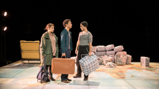 Le Garçon à la valise : un déracinement au TNG Le Garçon à la valise : un déracinement au TNG