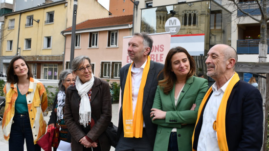 D&eacute;placement des &eacute;cologistes sur le th&egrave;me des PFAS &agrave; Oullins : "Les habitants vivent avec cette pollution depuis trop longtemps"