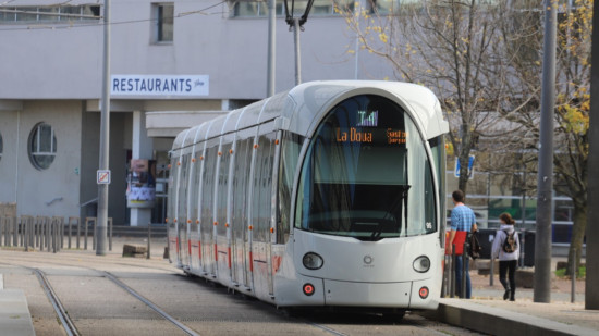 Lyon : dans le tramway, un homme arm&eacute; d&rsquo;un couteau le fixe et le suit&hellip; l&rsquo;&eacute;tudiant raconte sa pire angoisse