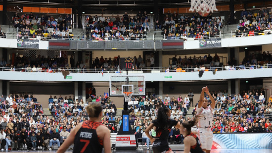 Une s&eacute;ance de d&eacute;dicaces des basketteuses de l&rsquo;ASVEL f&eacute;minin dans ce centre commercial de Lyon