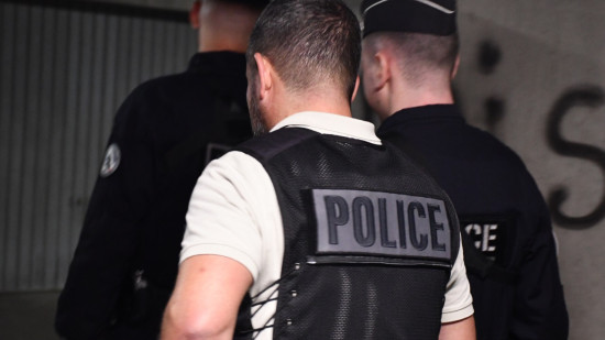 Ils visaient une voiture de luxe en pleine nuit pr&egrave;s de Lyon : trois jeunes stopp&eacute;s net par la police