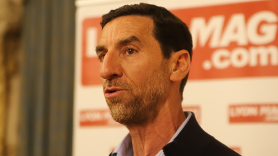 Apr&egrave;s avoir remport&eacute; la mairie de Vaulx-en-Velin, Abdelkader Lahmar (LFI) pr&eacute;f&egrave;rerait finalement rester d&eacute;put&eacute;