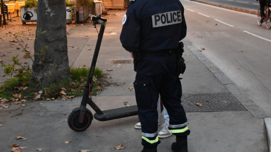 Villefranche-sur-Sa&ocirc;ne : il jette une trottinette sur un policier et le blesse gri&egrave;vement