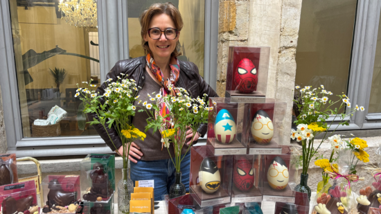 "&Ccedil;a ne m&rsquo;int&eacute;resse pas de faire comme tout le monde" : pour P&acirc;ques, la chocolati&egrave;re lyonnaise Karen Bonnet veut faire passer un message