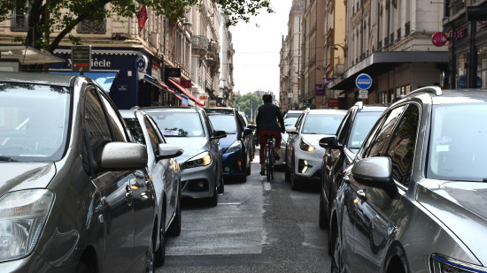 Comment mettre fin aux bouchons &agrave; Lyon : la contre-proposition venue du bitume