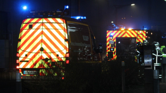 Sortie de route spectaculaire sur l&rsquo;A43 pr&egrave;s de Lyon : une voiture s&rsquo;embrase apr&egrave;s plusieurs tonneaux