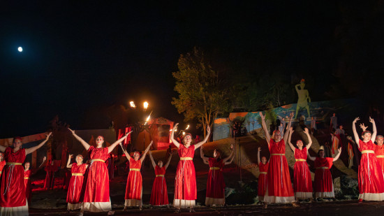 "La Louve C&eacute;leste" : ce que pr&eacute;pare le Son & Lumi&egrave;re de Saint-Martin-en-Haut en 2026