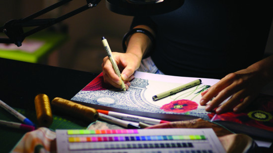 Lyon : elle exerce le m&eacute;tier rare et oubli&eacute; de... compositrice textile !