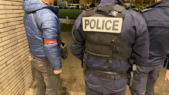 V&eacute;nissieux : vaste coup de filet antidrogue, armes de guerre et importante somme d'argent saisis