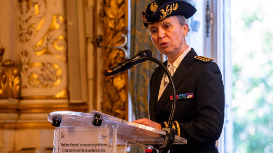 150 maires r&eacute;unis &agrave; Lyon, la pr&eacute;f&egrave;te Fabienne Buccio pr&ocirc;ne le "travail en commun" avec l&rsquo;&Eacute;tat