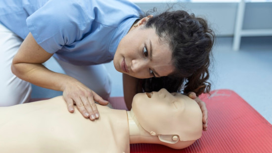 "50 000 morts chaque ann&eacute;e" : un bus de d&eacute;pistage cardiaque fait &eacute;tape &agrave; Villeurbanne