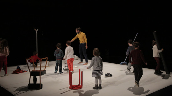 Une serpillière sur scène : le pari fou d’un spectacle à Lyon Une serpillière sur scène : le pari fou d’un spectacle à Lyon