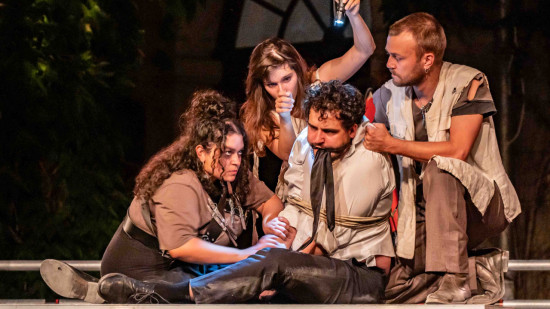 A Lyon, ce spectacle vous oblige &agrave; choisir entre r&eacute;volution et syst&egrave;me