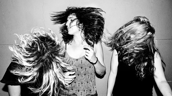 Lyon : Nout, un trio qui transforme le concert en chaos