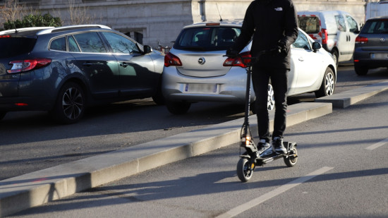 Pr&egrave;s de Lyon : il vole une trottinette puis termine &agrave; l'h&ocirc;pital apr&egrave;s une lourde chute