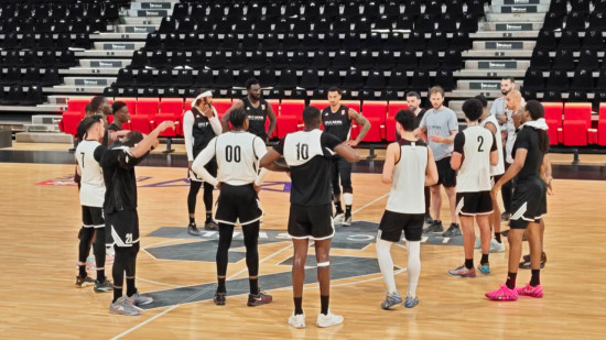 "Tout commence ici" : l&rsquo;ASVEL re&ccedil;oit Cholet pour le d&eacute;but des play-offs