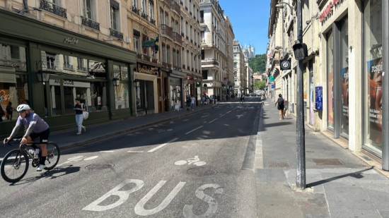 ZTL &agrave; Lyon : une association s'impatiente et veut rouvrir partiellement la Presqu&rsquo;&icirc;le aux voitures et aux bus