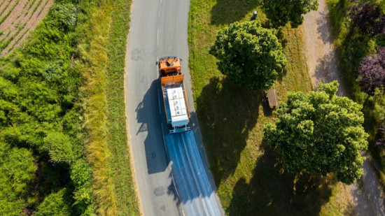 Rh&ocirc;ne : le D&eacute;partement d&eacute;ploie du "lait de chaux" sur les routes face aux fortes chaleurs