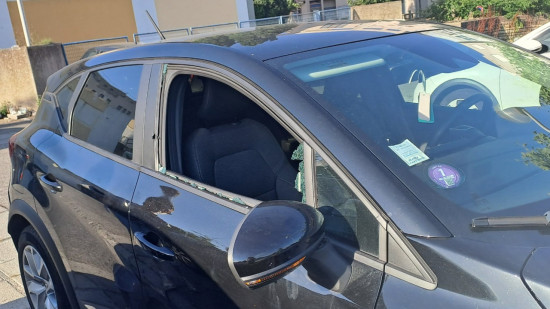 "C&rsquo;est rageant !": sa voiture est fractur&eacute;e &agrave; Lyon 7e, m&ecirc;me le cartable de sa fille est vol&eacute;