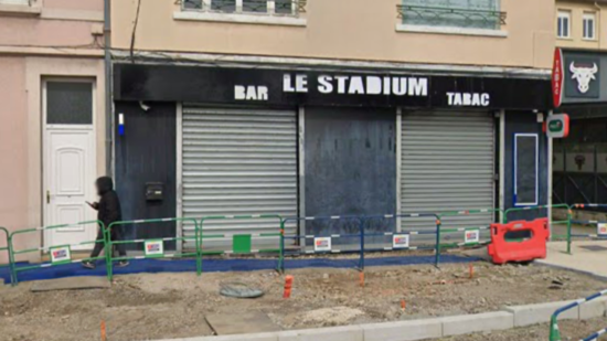 Des clients &agrave; l'int&eacute;rieur, un bar vis&eacute; par une rafale de tirs pr&egrave;s de Lyon : ce que l'on sait