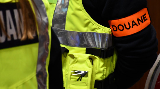 Contr&ocirc;le sur l'A7 pr&egrave;s de Lyon : les douaniers d&eacute;couvrent 180 kg de coca&iuml;ne dans cinq sacs de sport