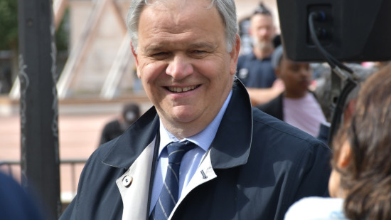 "Une provocation" : Fran&ccedil;ois-No&euml;l Buffet vivement attaqu&eacute; par le Planning familial avant le vote d&eacute;cisif au Parlement