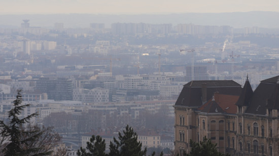 Alerte pollution &agrave; Lyon et dans le Rh&ocirc;ne : les fum&eacute;es des incendies de Gironde d&eacute;gradent fortement la qualit&eacute; de l'air
