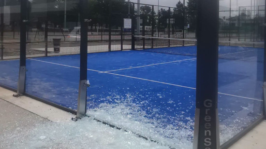 Un terrain de padel vandalis&eacute; pr&egrave;s de Lyon, le maire promet de retrouver les auteurs