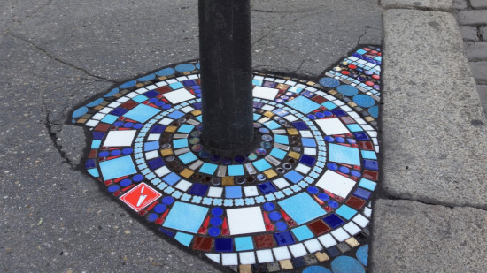 Qui est Ememem, le myst&eacute;rieux "raccommodeur de trottoirs" lyonnais ?
