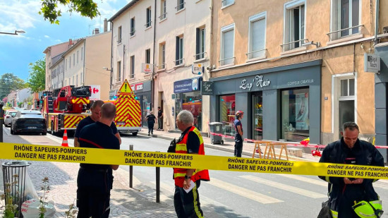 Oullins-Pierre-B&eacute;nite : un immeuble &eacute;vacu&eacute; apr&egrave;s une inondation, la Grande Rue ferm&eacute;e
