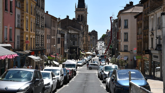 Villefranche-sur-Sa&ocirc;ne : leur man&egrave;ge dans deux boutiques de la rue Nationale finit au tribunal