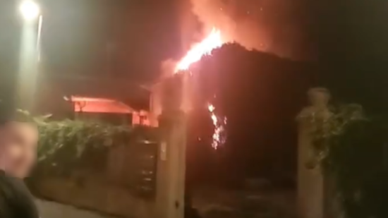 Villeurbanne : une voiture incendi&eacute;e au cocktail Molotov, la pol&eacute;mique antis&eacute;mite en Tha&iuml;lande en toile de fond