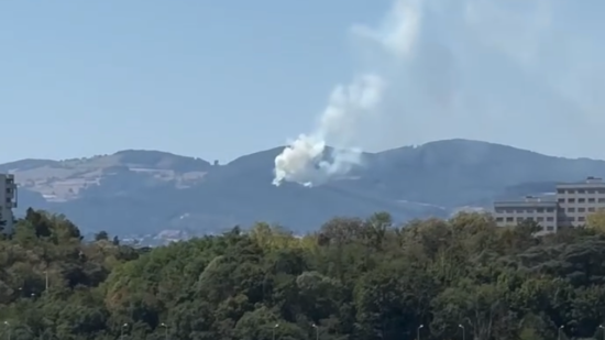 Pr&egrave;s de Lyon : deux hectares de for&ecirc;t br&ucirc;l&eacute;s, deux h&eacute;licopt&egrave;res bombardiers d&rsquo;eau engag&eacute;s &agrave; Vaugneray