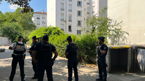 "Zombie Land" &agrave; Lyon : une premi&egrave;re op&eacute;ration de police massive &agrave; Gerland face &agrave; une situation qui s&rsquo;enlise