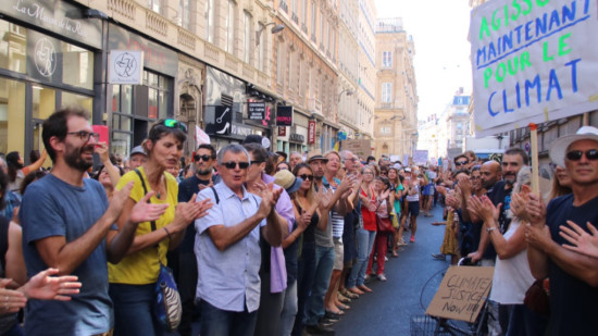 Lyon : entre 5 000 et pr&egrave;s de 10 000 personnes d&eacute;filent pour le climat et la justice sociale